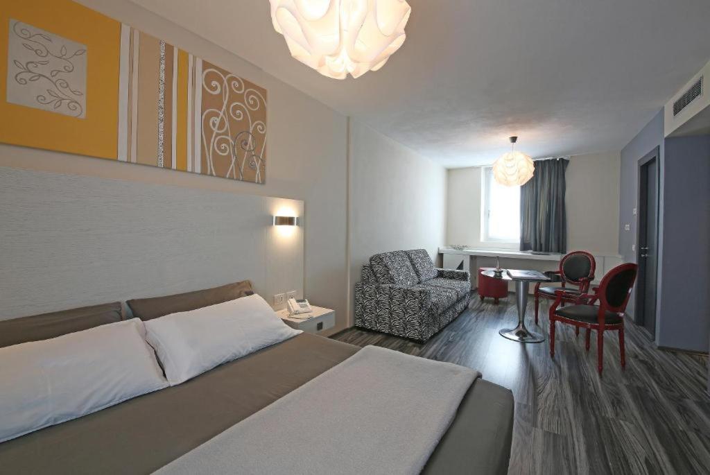 Happy Hotel Atelier Gardone Riviera Centro & Beach Exterior foto
